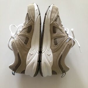 DR SCHOLLS LEATHER TENNIS SHOES